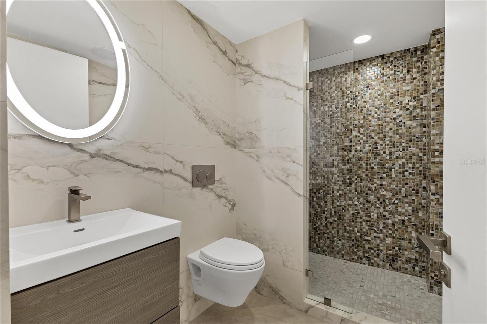 BAY PLAZA - Residential