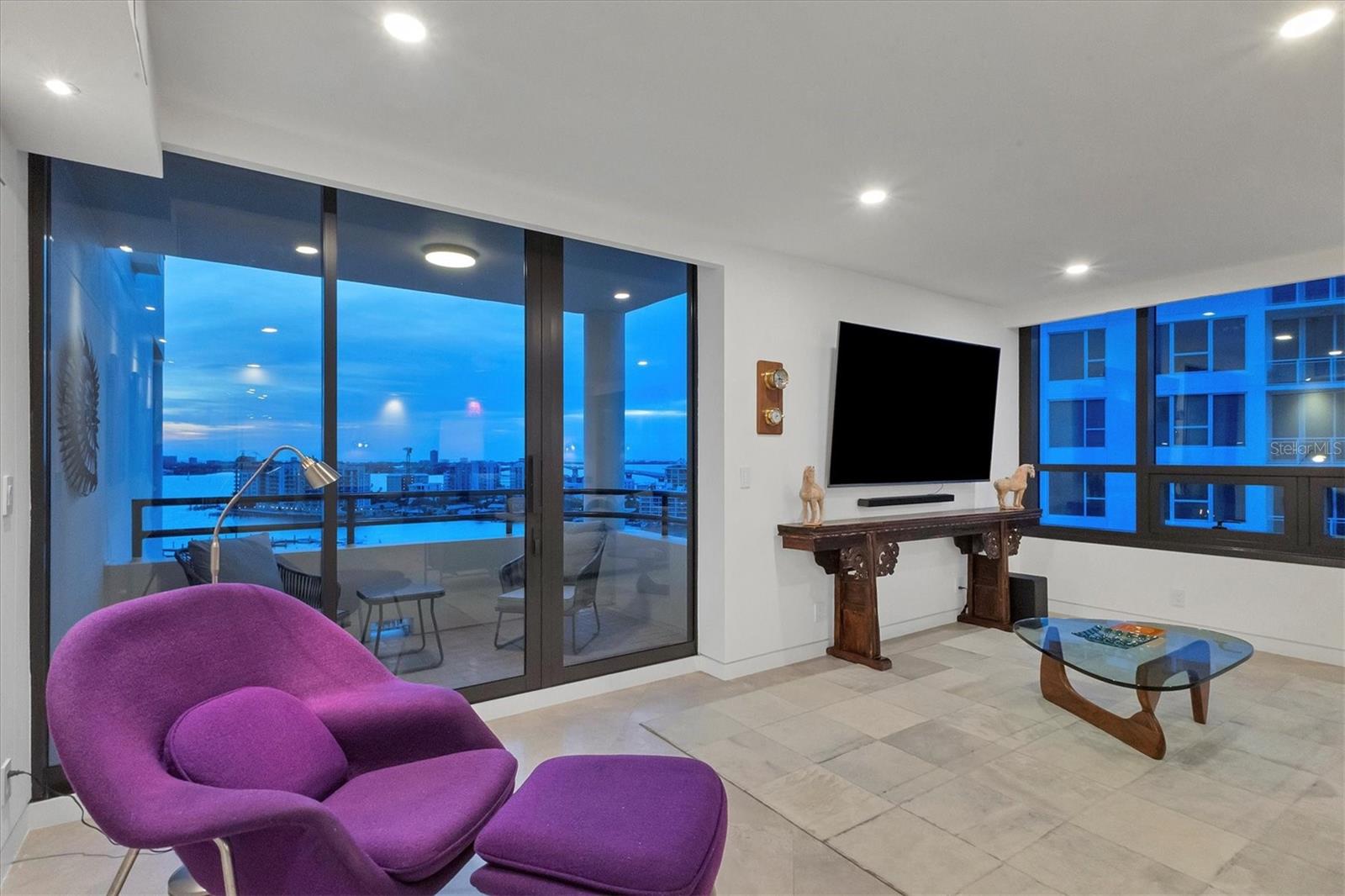 BAY PLAZA - Residential