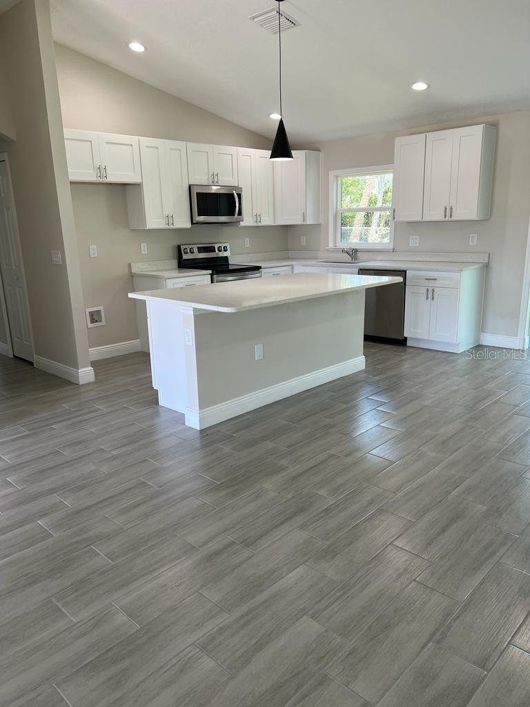 1042 HICKORY LANE