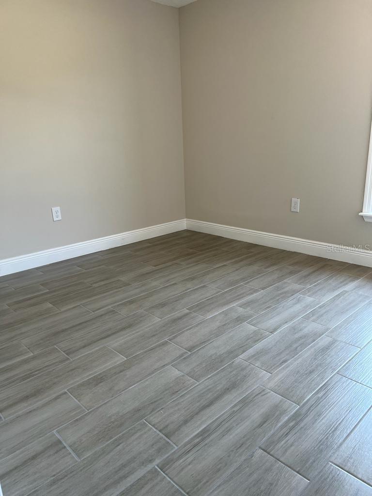 1042 HICKORY LANE