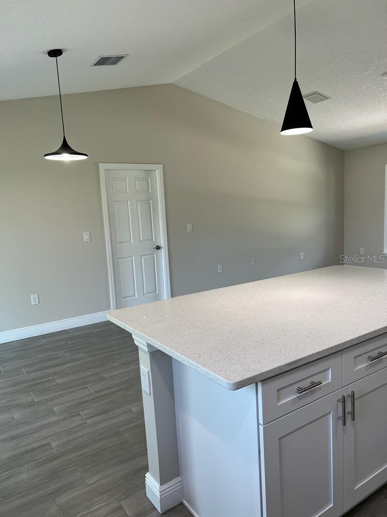 1042 HICKORY LANE