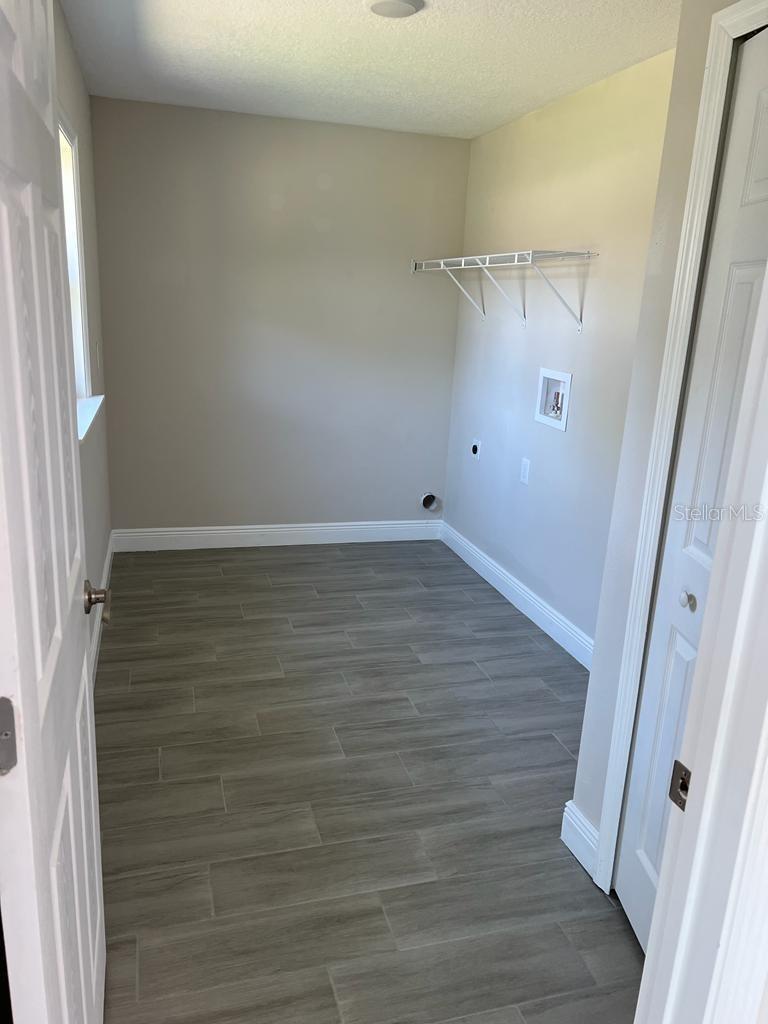 1042 HICKORY LANE