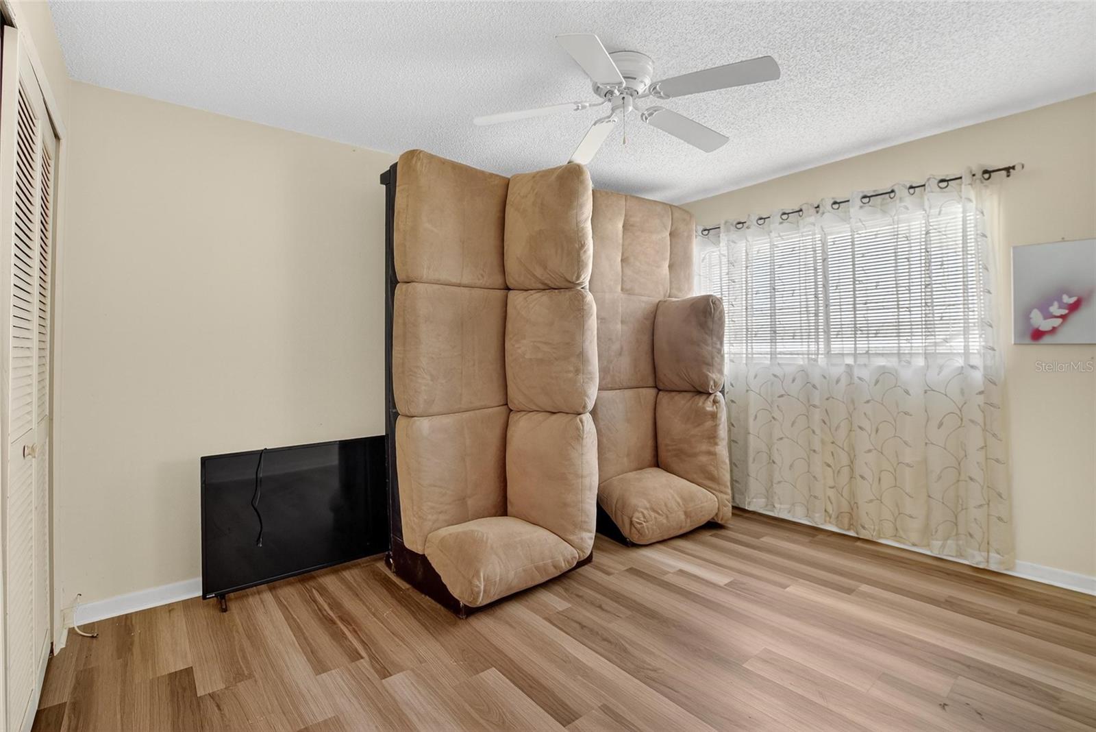 LAKEVIEW VILLAGE SEC D UNI - Residential