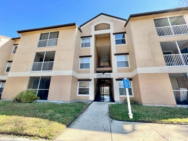 LAKEFRONT 2BE 2BA condo - NEWLY REMODELED in GATED COMMUNITY with community pool, tennis and amenities.
Washer & Dryer inside unit. READY FOR THE TENANTS !