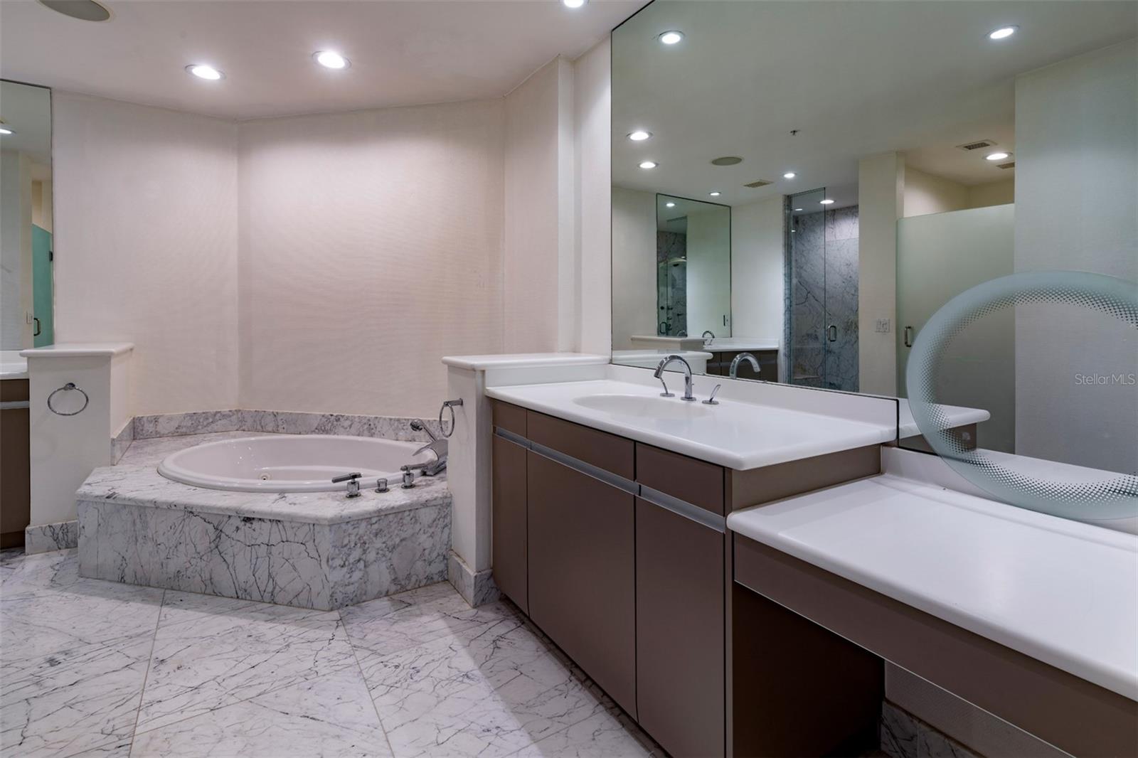 PERLE DU LAC CONDO OR 5843/4848 - Residential