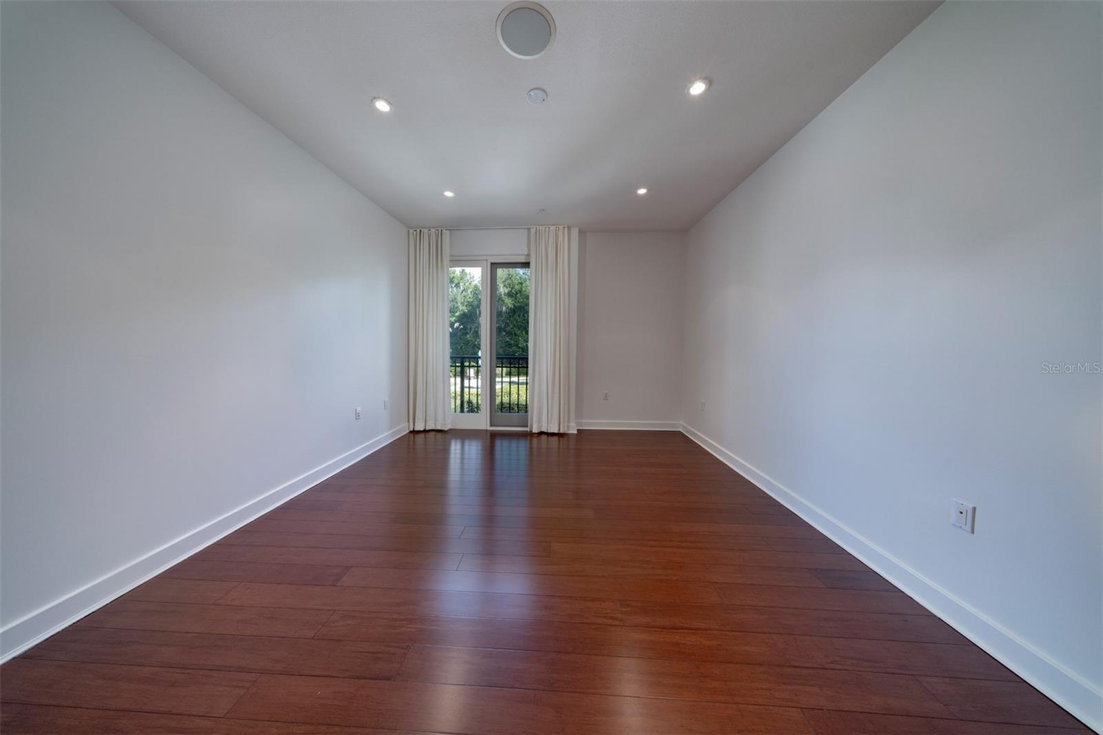 PERLE DU LAC CONDO OR 5843/4848 - Residential