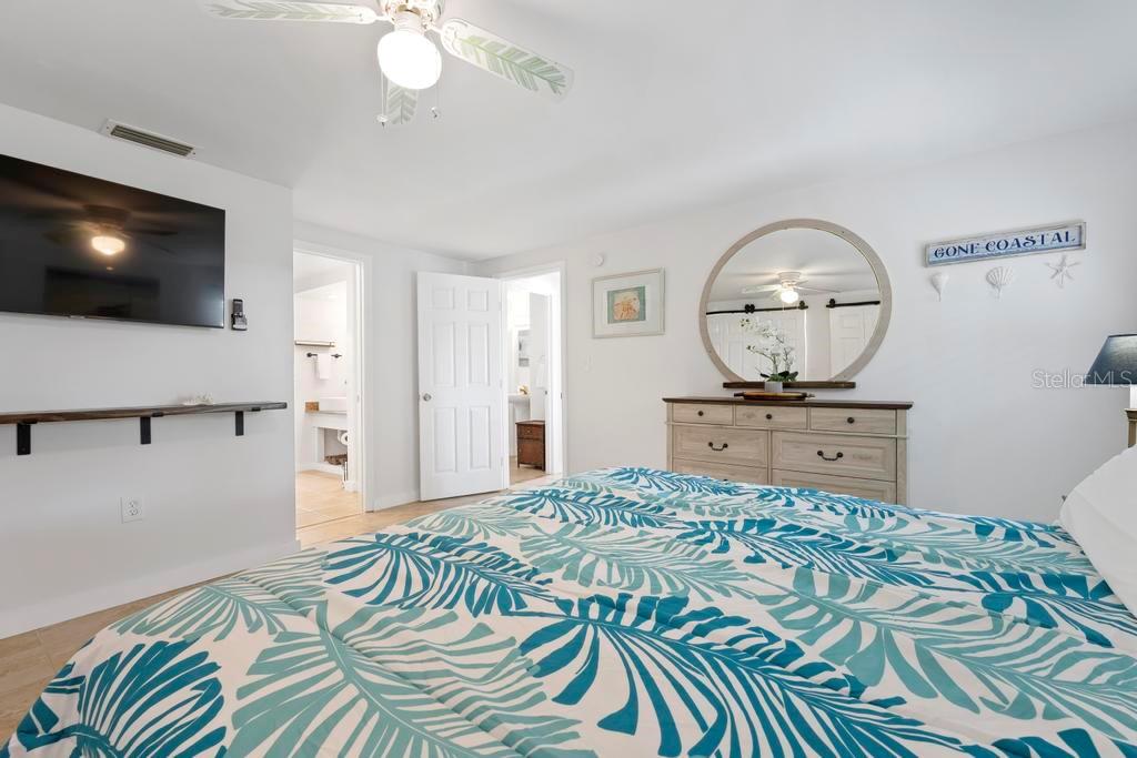 HOLMES BEACH 17TH UNIT - Residential Income