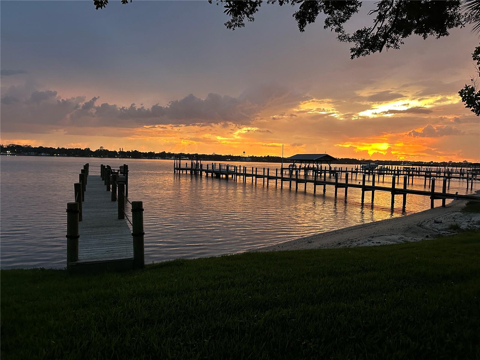 RIVERSIDE PARK - Residential