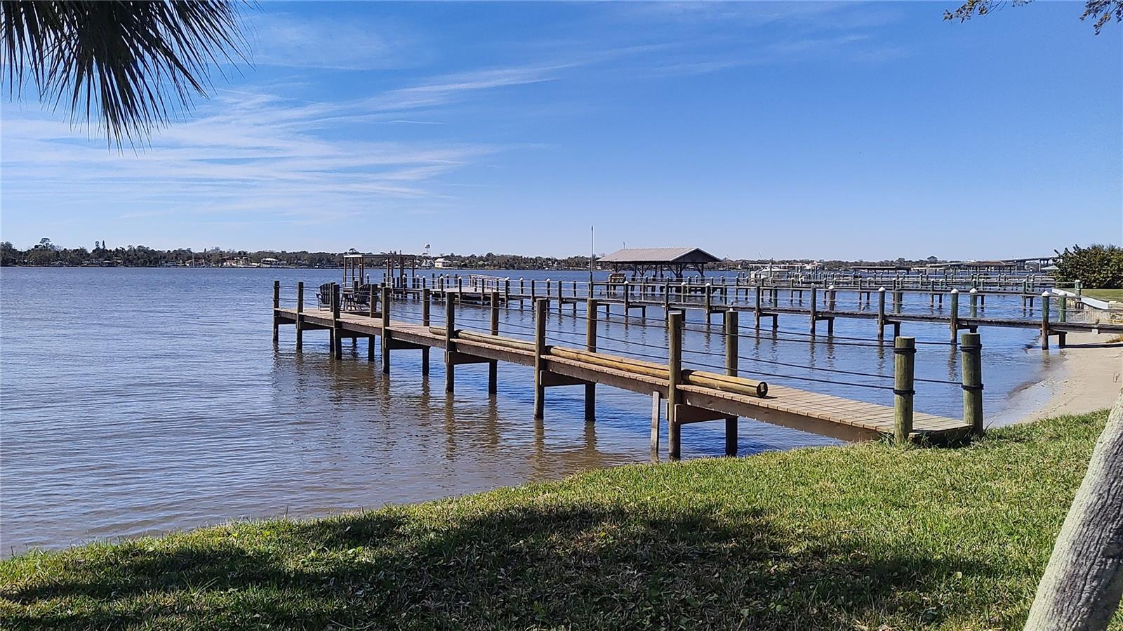 RIVERSIDE PARK - Residential