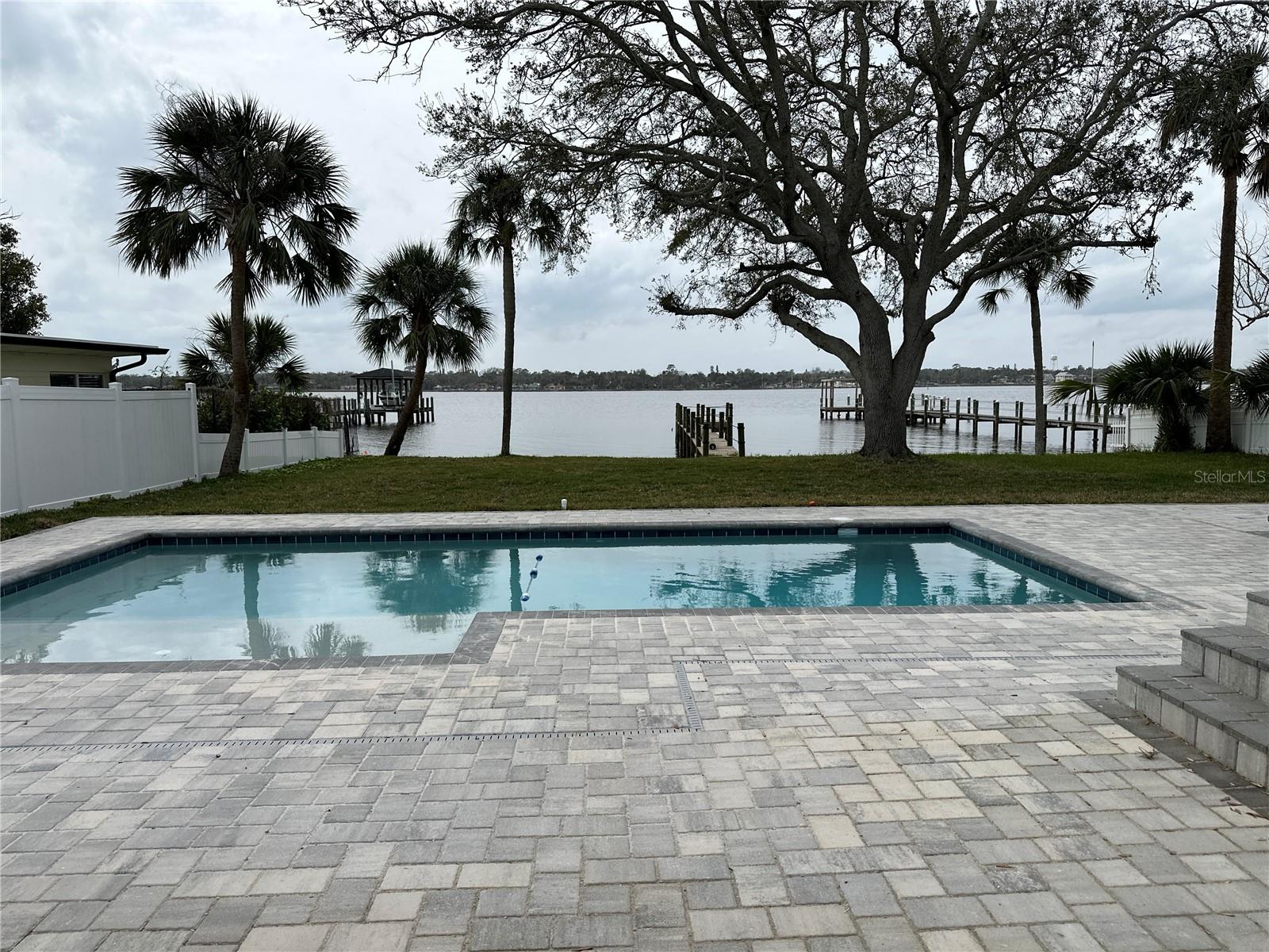 RIVERSIDE PARK - Residential