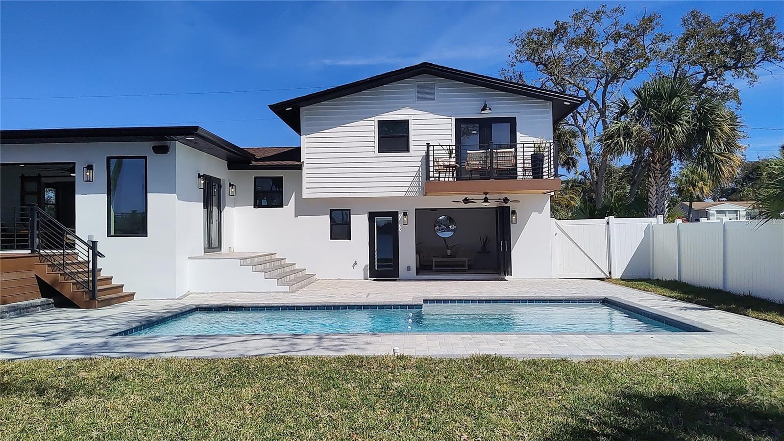 382 RIVERSIDE DRIVE