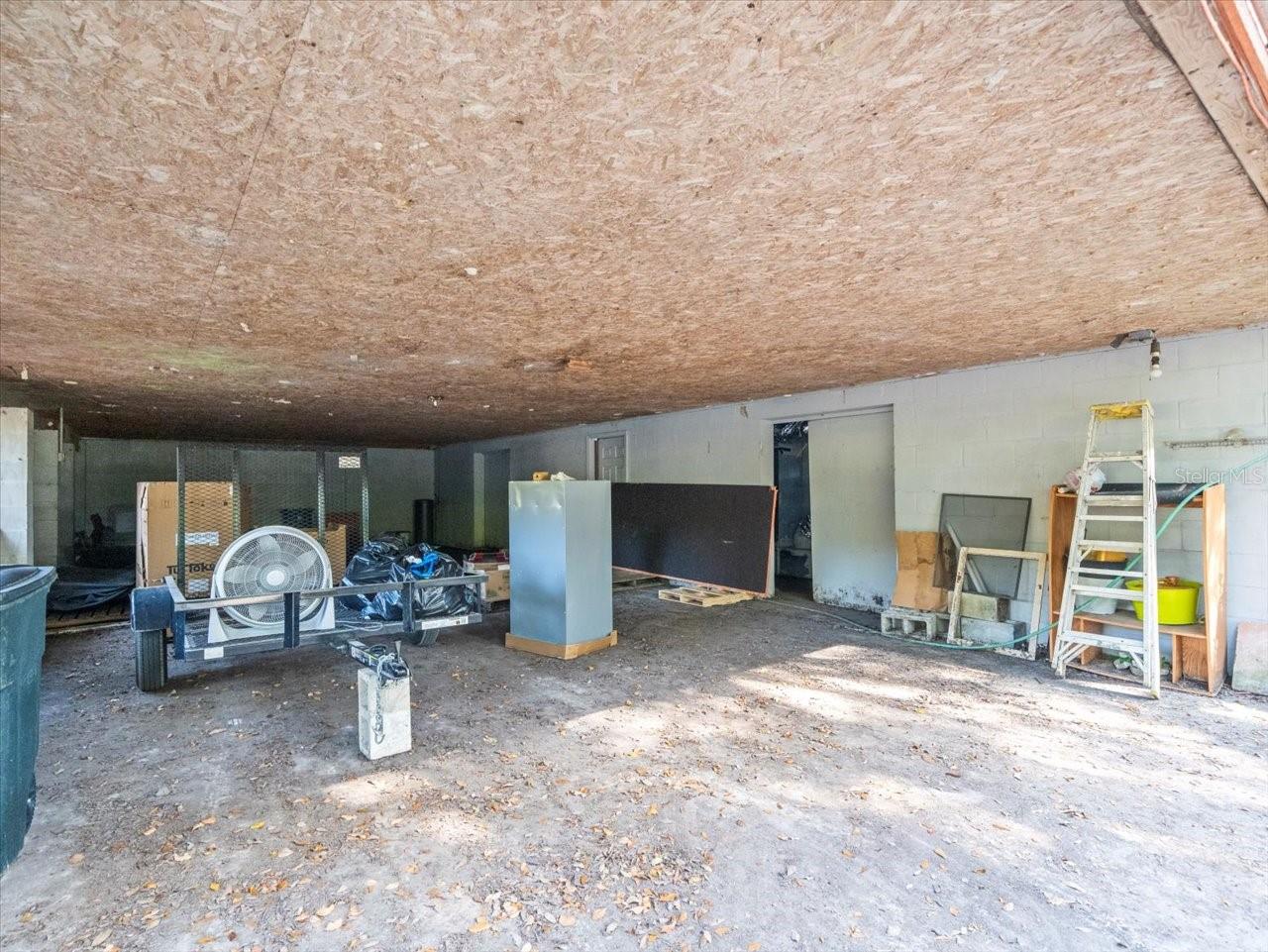 UNREC TRACTS IN 31-17S-20E - Residential