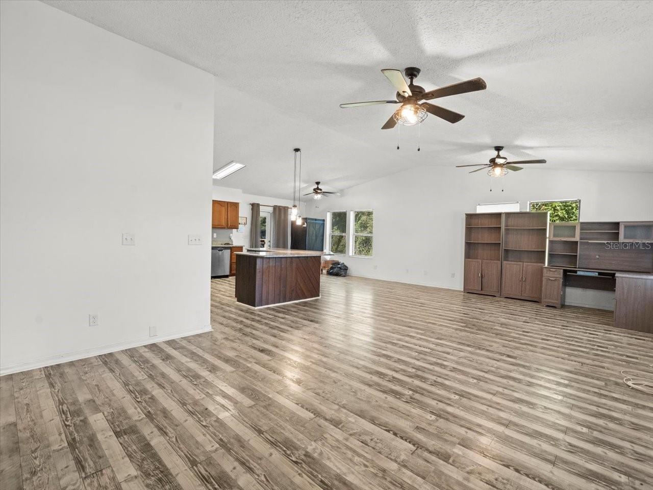 UNREC TRACTS IN 31-17S-20E - Residential