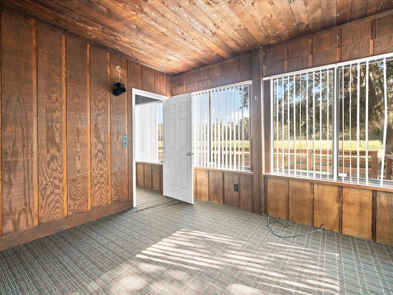 UNREC TRACTS IN 31-17S-20E - Residential