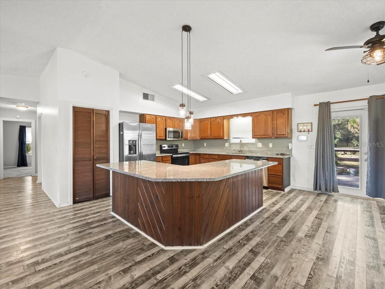 UNREC TRACTS IN 31-17S-20E - Residential