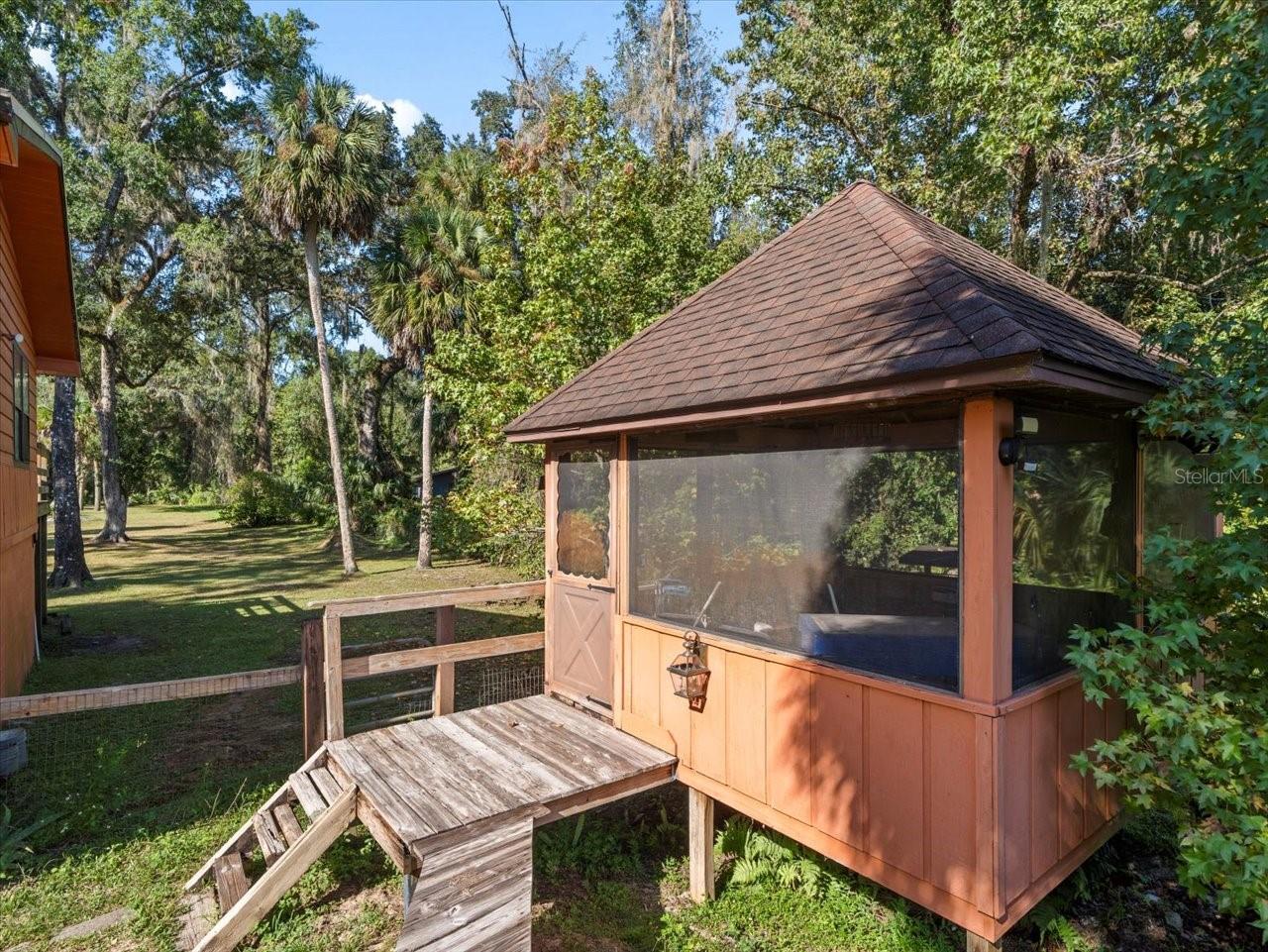 UNREC TRACTS IN 31-17S-20E - Residential