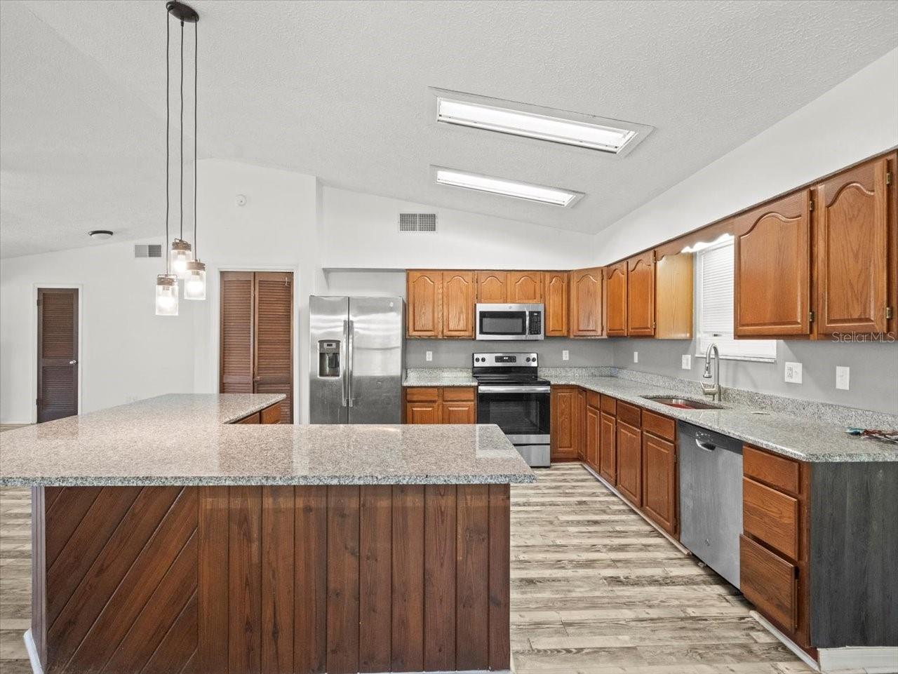 UNREC TRACTS IN 31-17S-20E - Residential