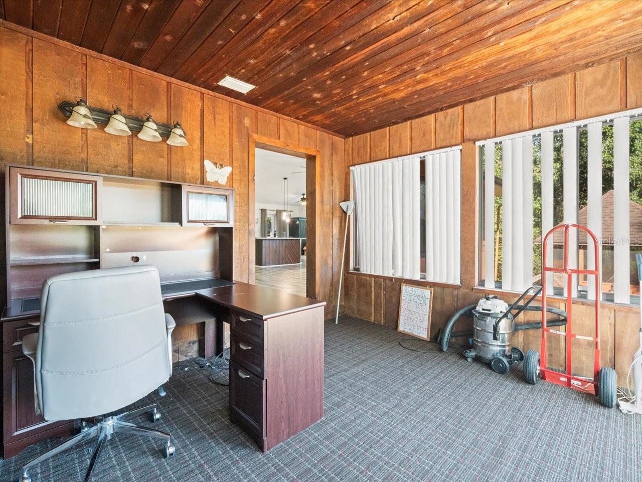 UNREC TRACTS IN 31-17S-20E - Residential