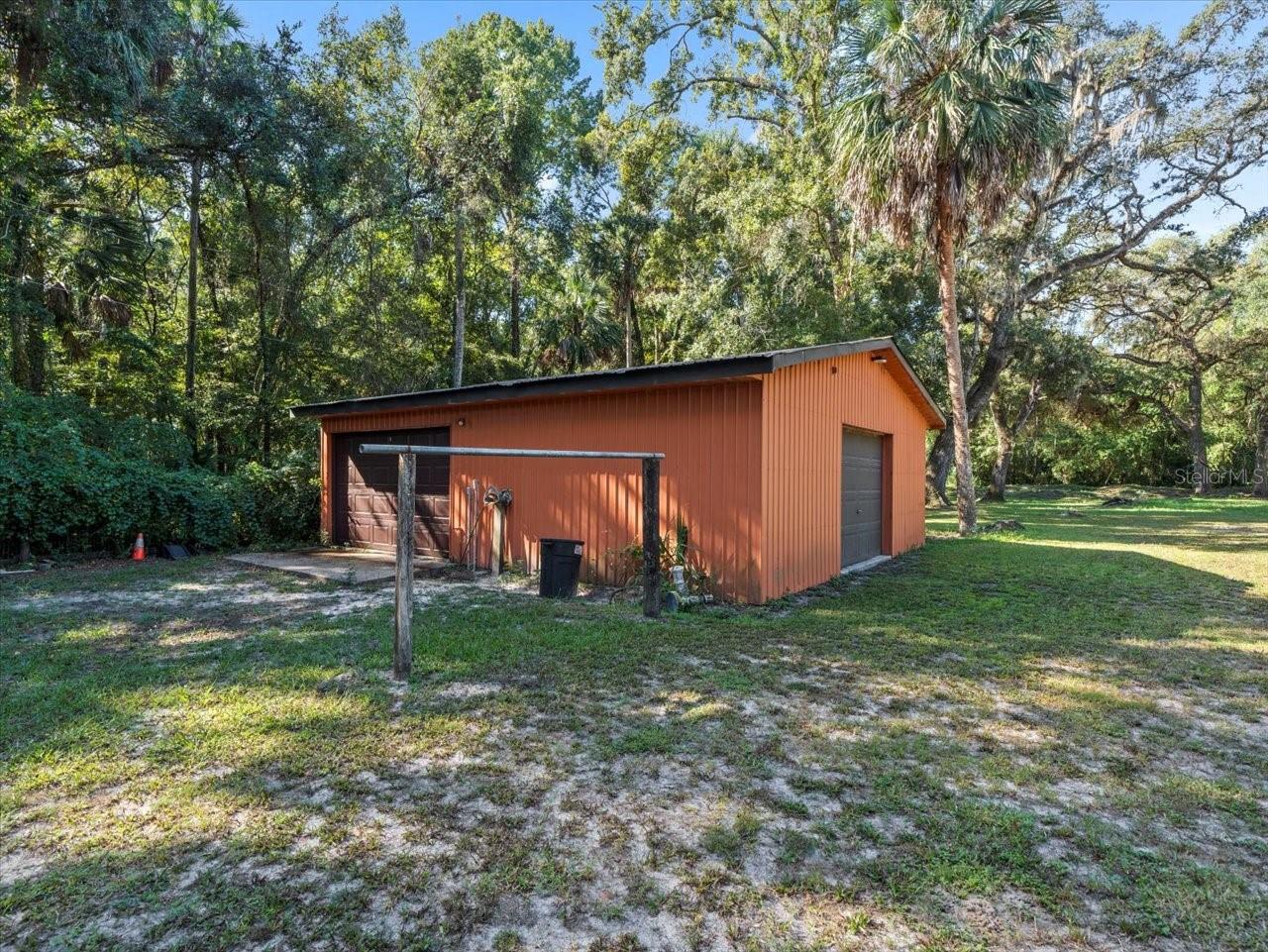 UNREC TRACTS IN 31-17S-20E - Residential