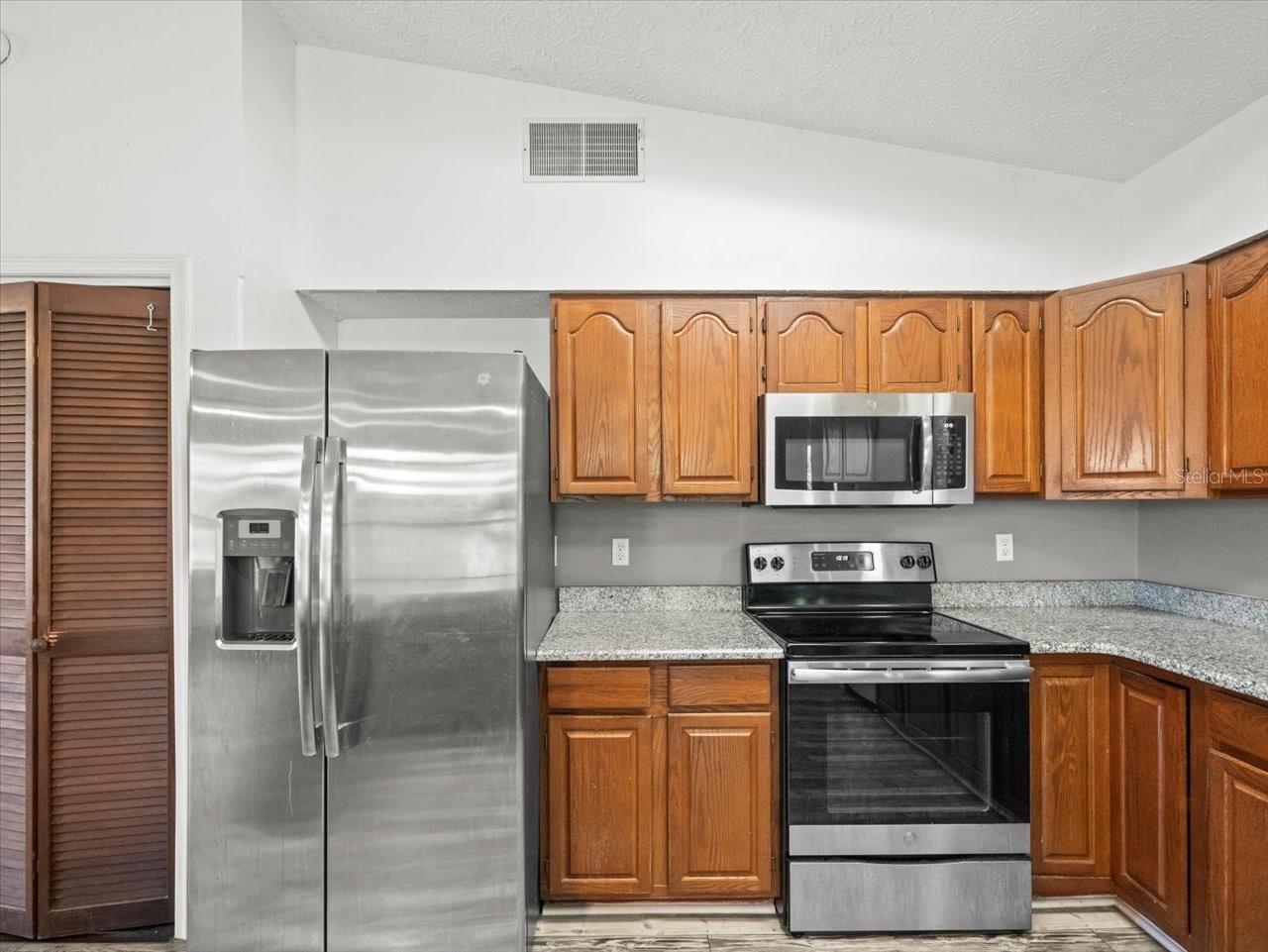 UNREC TRACTS IN 31-17S-20E - Residential