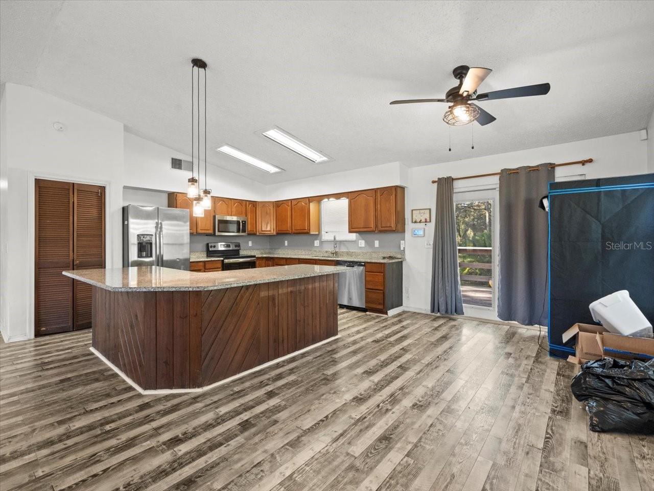 UNREC TRACTS IN 31-17S-20E - Residential