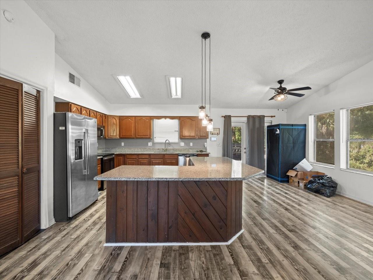 UNREC TRACTS IN 31-17S-20E - Residential