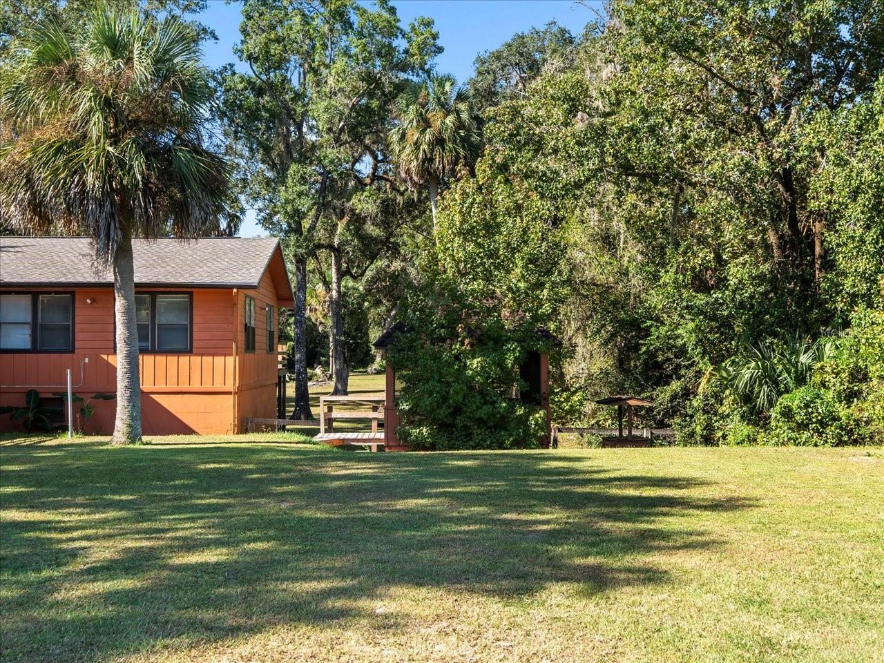 UNREC TRACTS IN 31-17S-20E - Residential