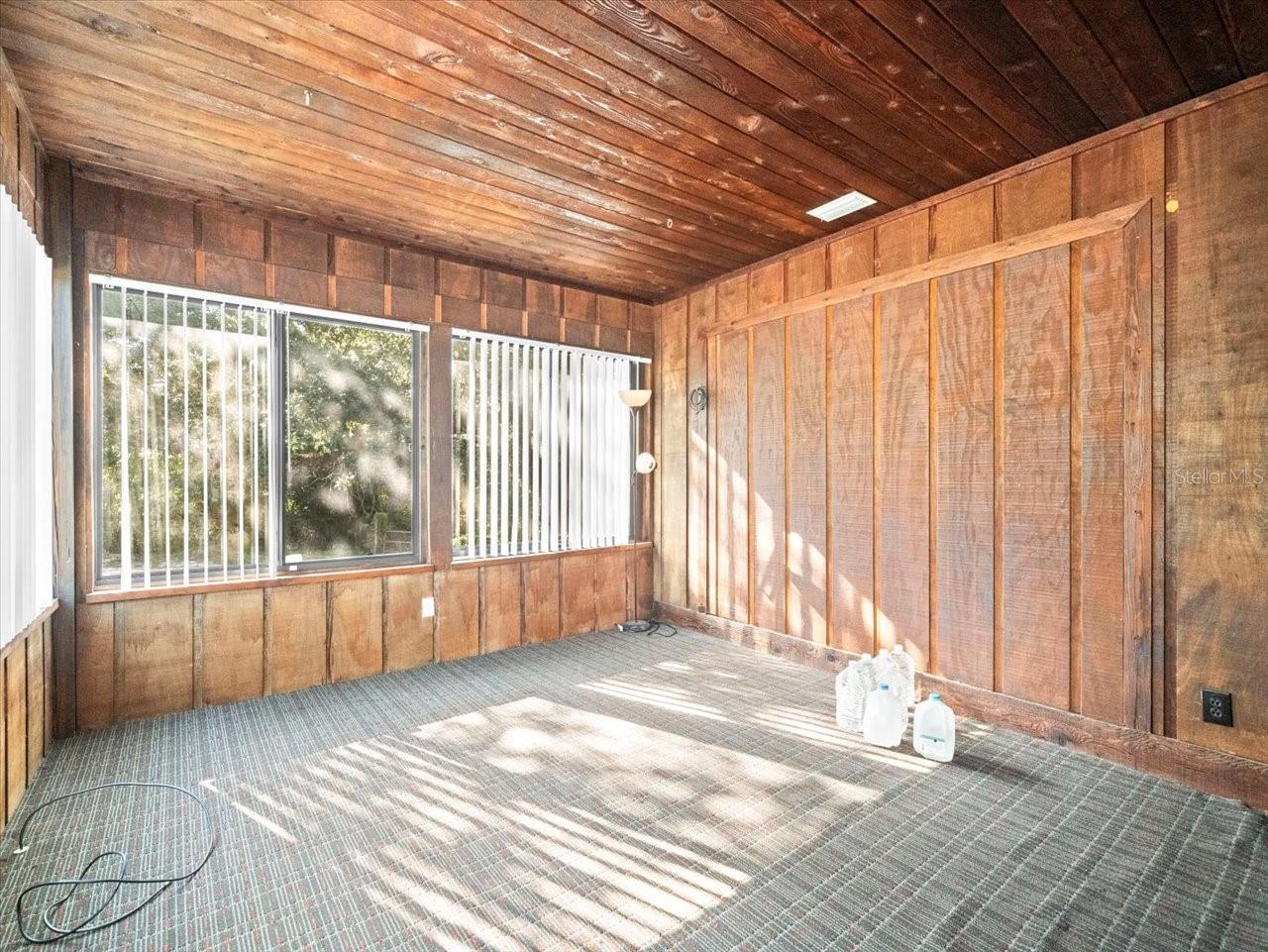 UNREC TRACTS IN 31-17S-20E - Residential