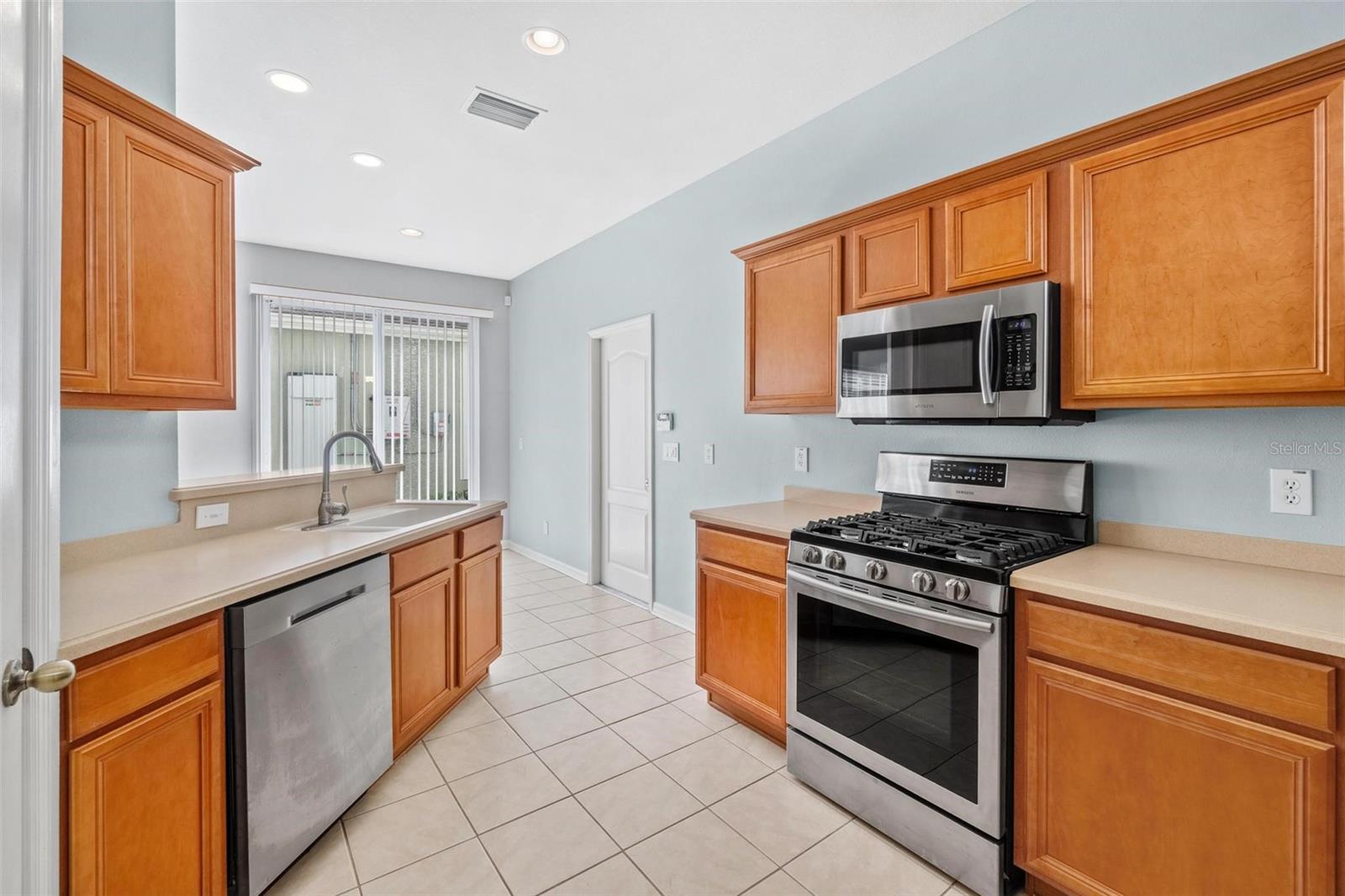 GRAND HAMPTON PH 2A-3 - Residential Lease