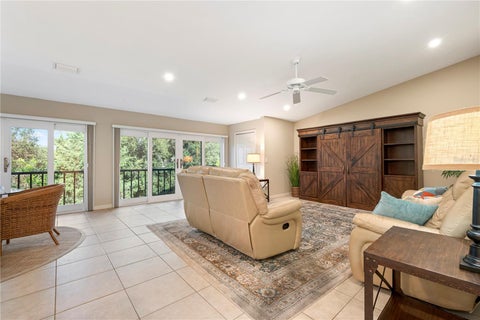 2756 Clubhouse Drive 202, Sarasota, FL 34232