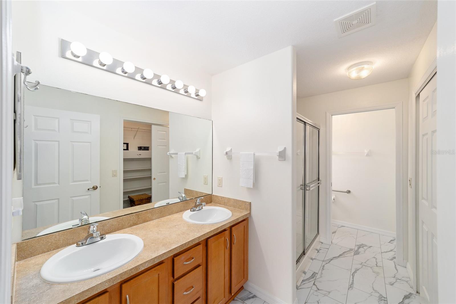 SUMMERGLEN - Residential