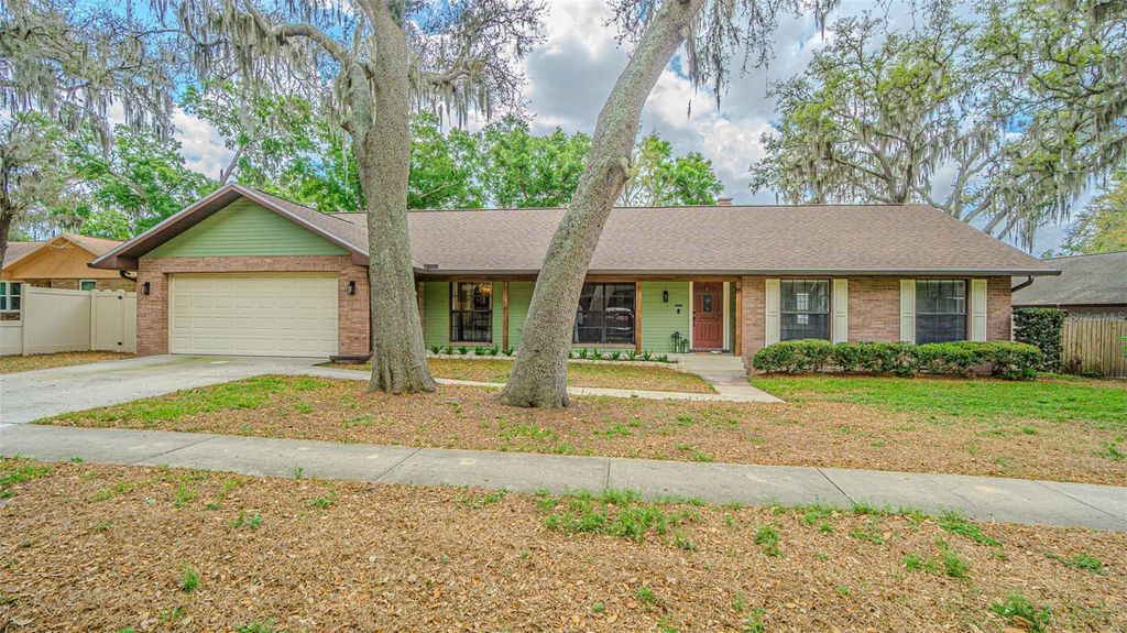 Photo of 1107 Oakridge Manor Drive, Brandon, FL 33511 (MLS # TB8496003)