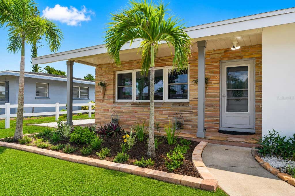 Photo of 2711 27th Avenue Drive W, Bradenton, FL 34205 (MLS # TB8534608)