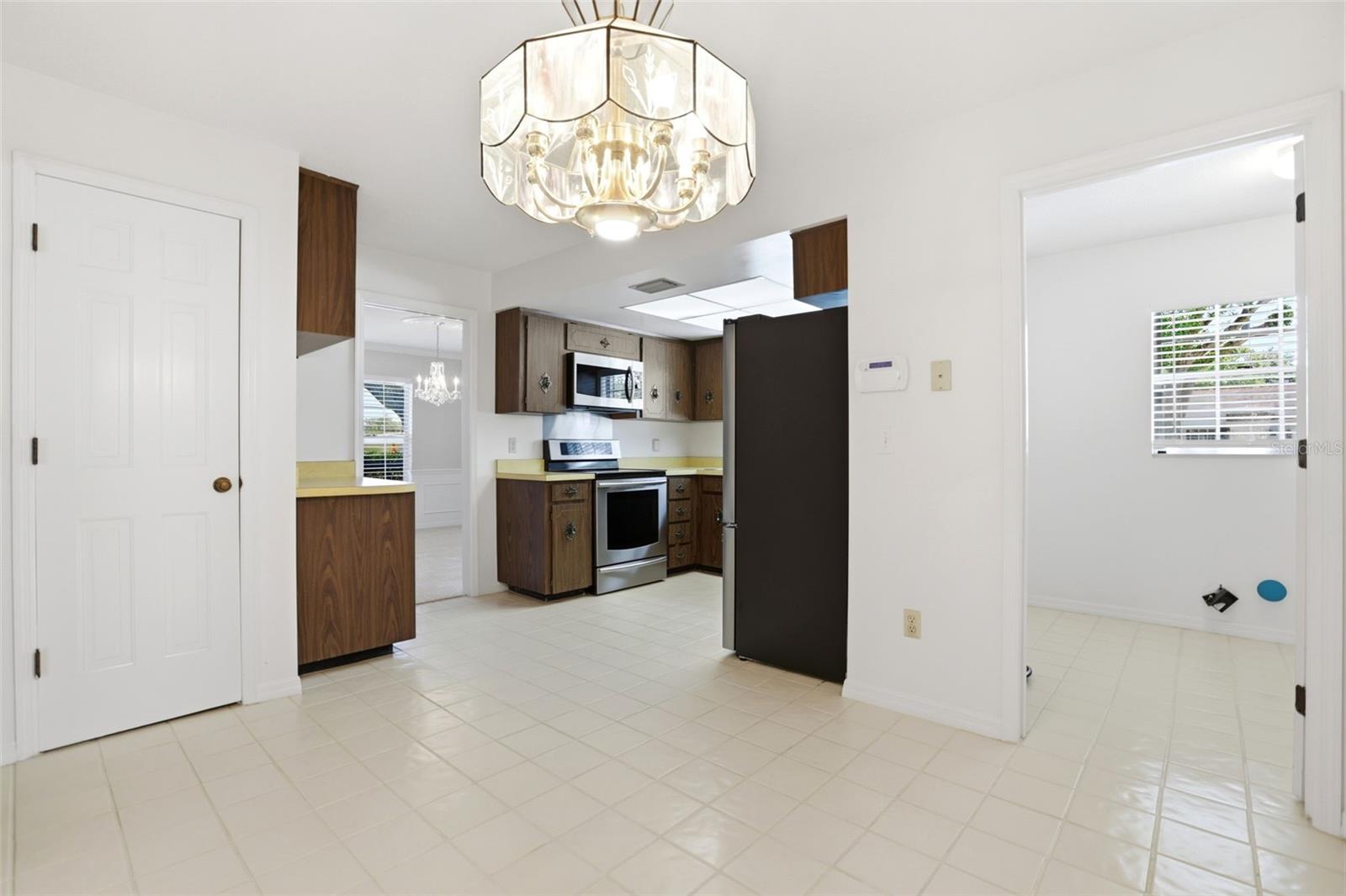DOVER MANOR - Residential