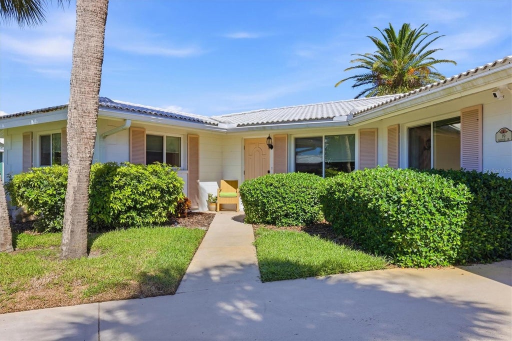 Photo of 19 Oakwood Drive N, Englewood, FL 34223 (MLS # N6146151)
