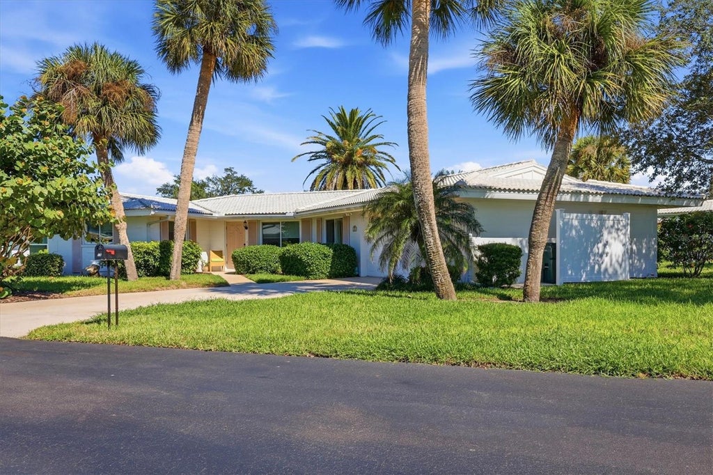 Photo of 19 Oakwood Drive N, Englewood, FL 34223 (MLS # N6146151)