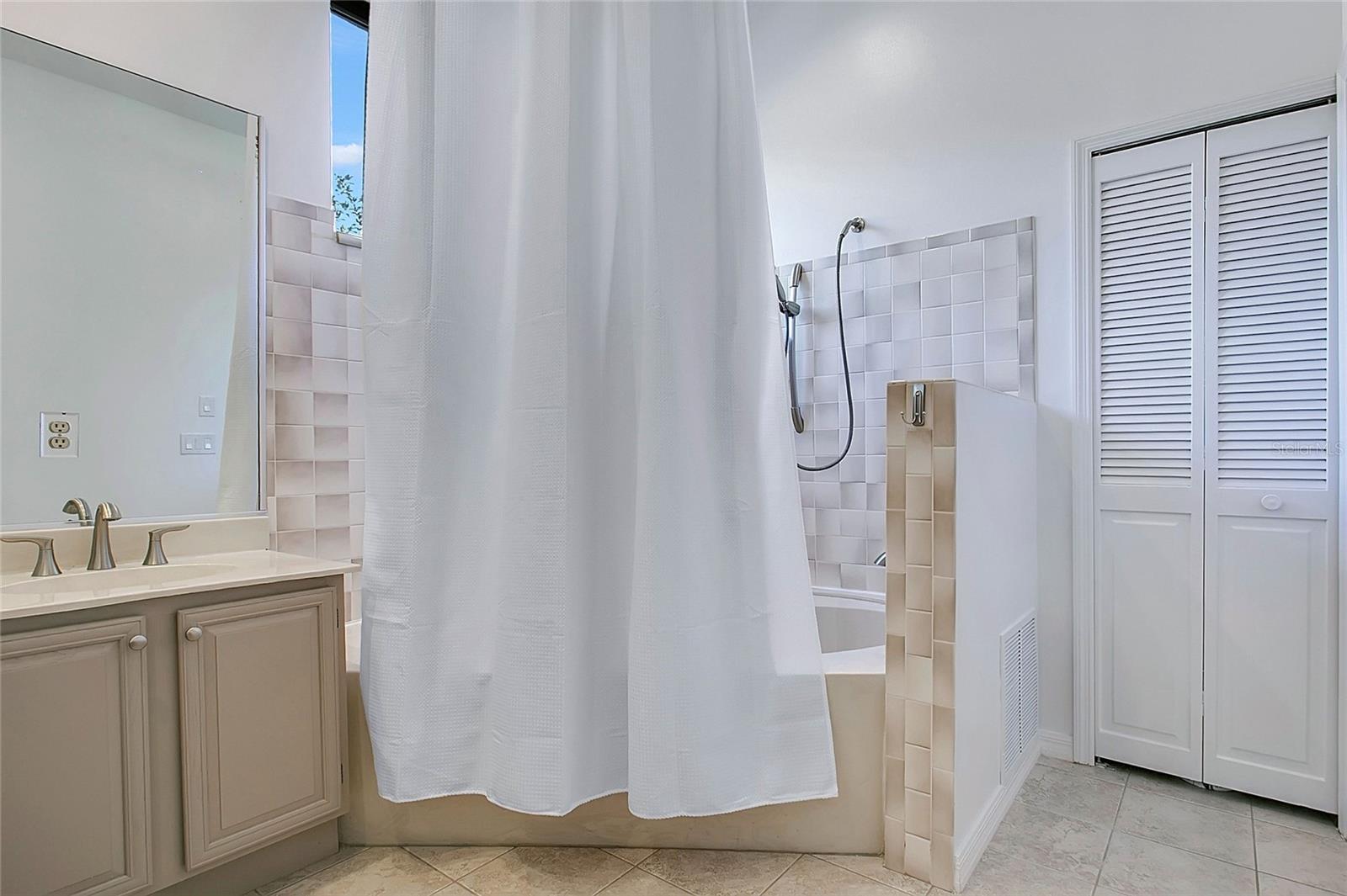 LAKE PINELOCH VILLAGE CONDO 03 - Residential