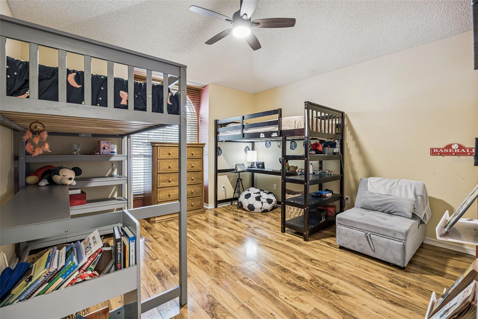 HUNTERS CREEK TR 115 PH 01 - Residential