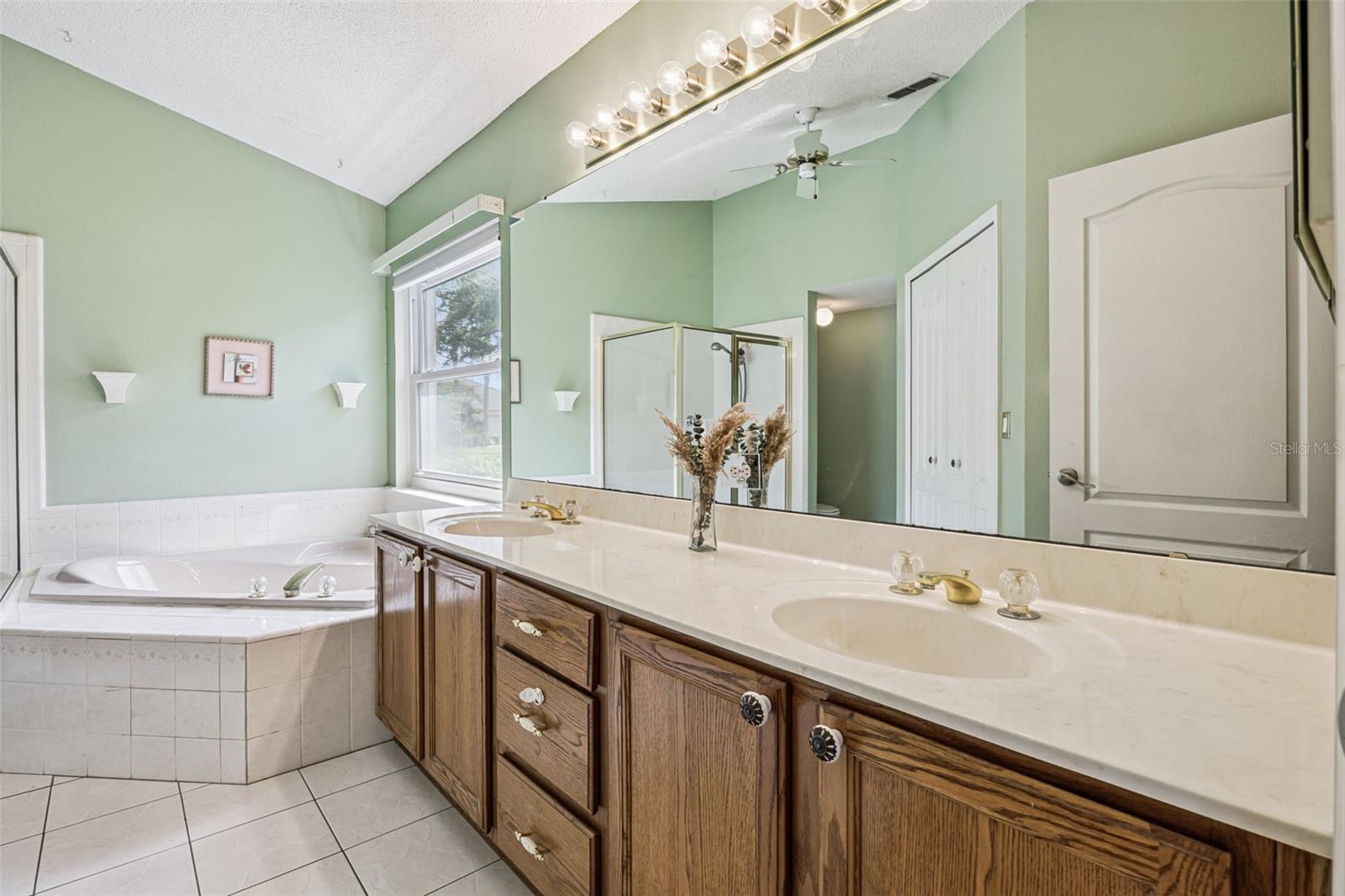 HUNTERS CREEK TR 115 PH 01 - Residential