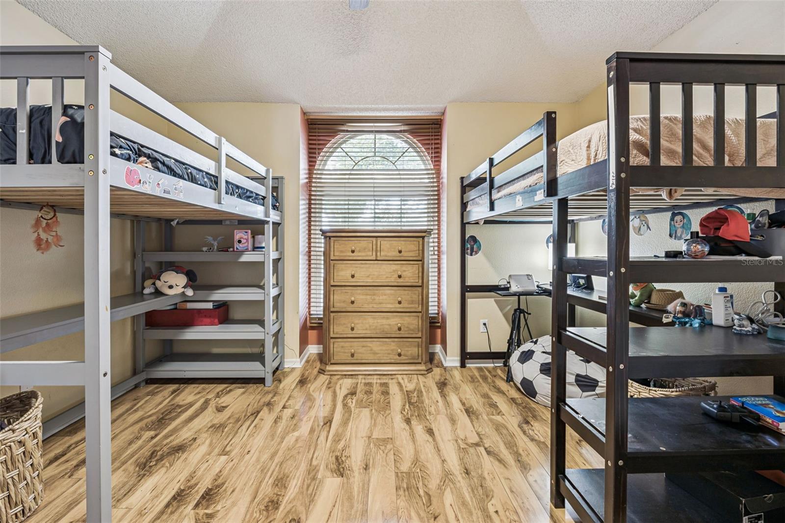 HUNTERS CREEK TR 115 PH 01 - Residential