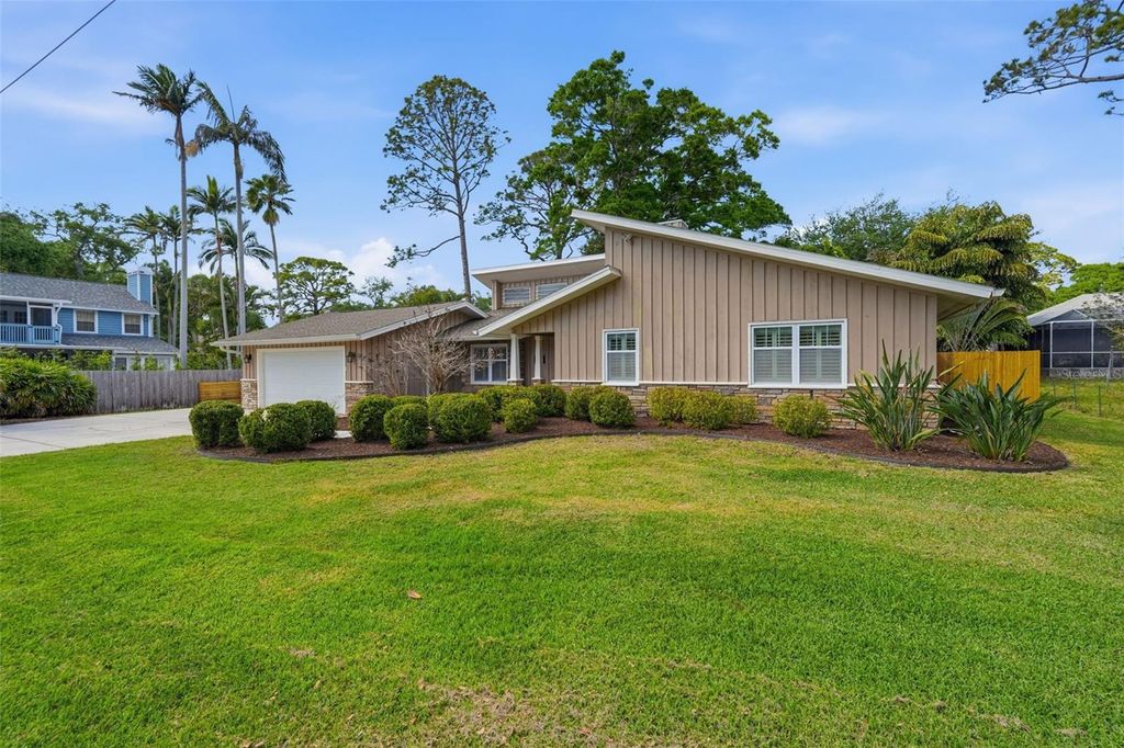 Photo of 13917 76th Terrace, Seminole, FL 33776 (MLS # TB8491086)