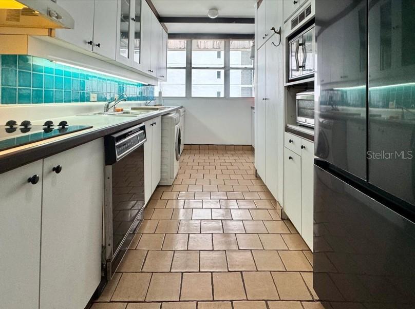 KINGS COURT 76 CONDOMINIUM - Residential Lease