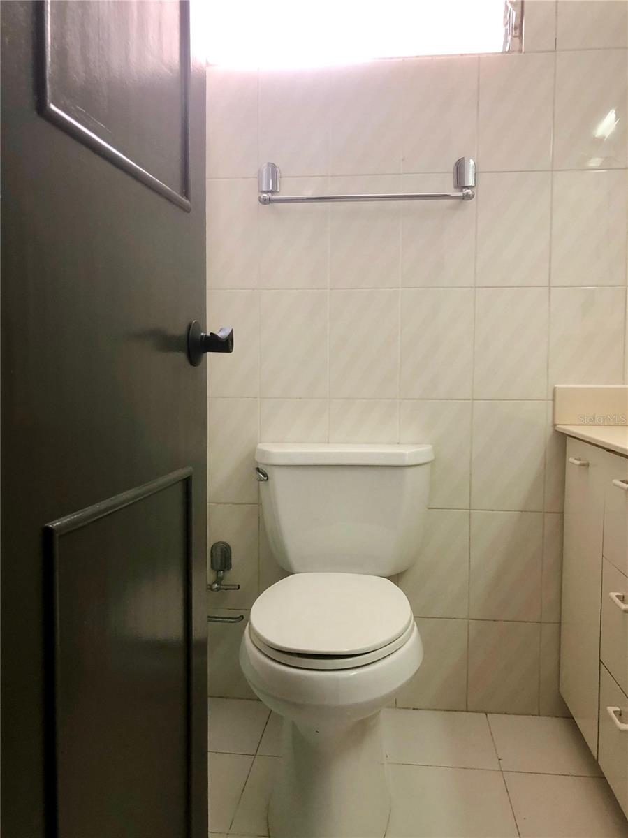 KINGS COURT 76 CONDOMINIUM - Residential Lease