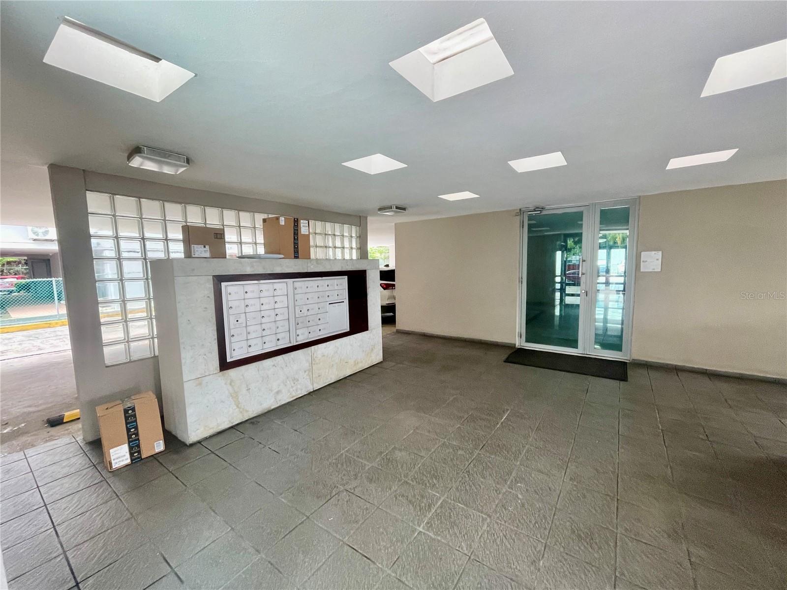 KINGS COURT 76 CONDOMINIUM - Residential Lease