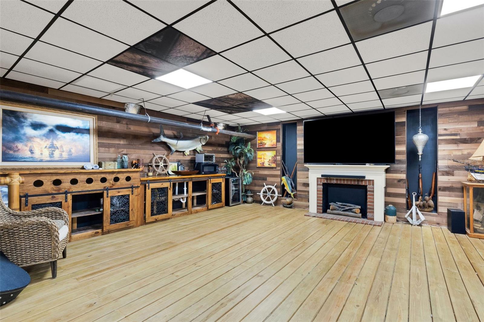 MCINTOSH BUS CENTER - Commercial Sale