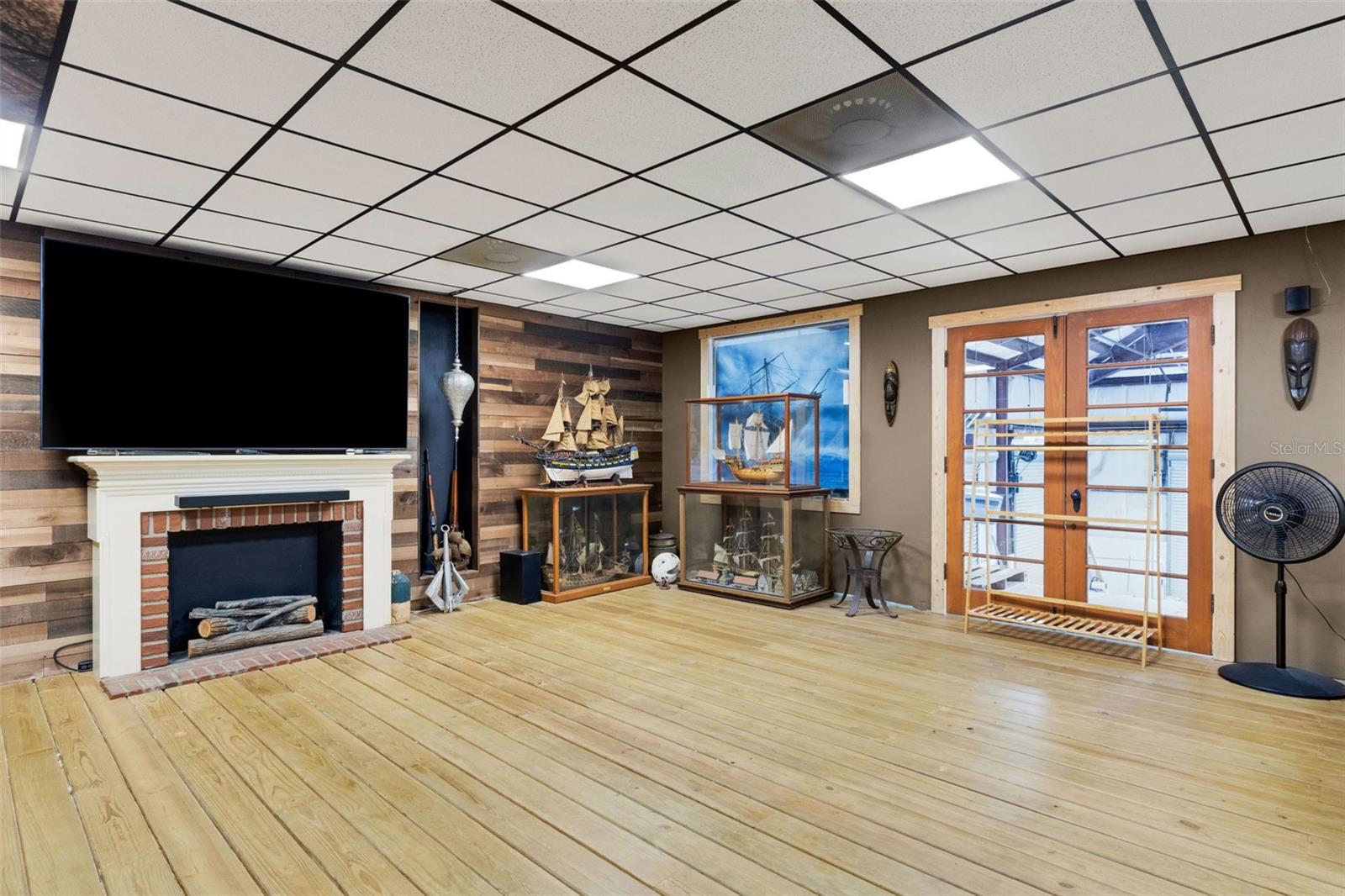 MCINTOSH BUS CENTER - Commercial Sale