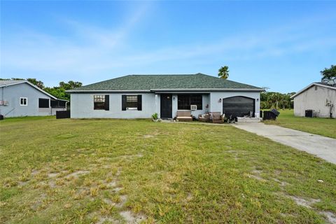 Photo of 4005 W Sunflower Circle, Labelle, FL 33935 (MLS # A4668436) Photo of 4005 W Sunflower Circle, Labelle, FL 33935 (MLS # A4668436)
