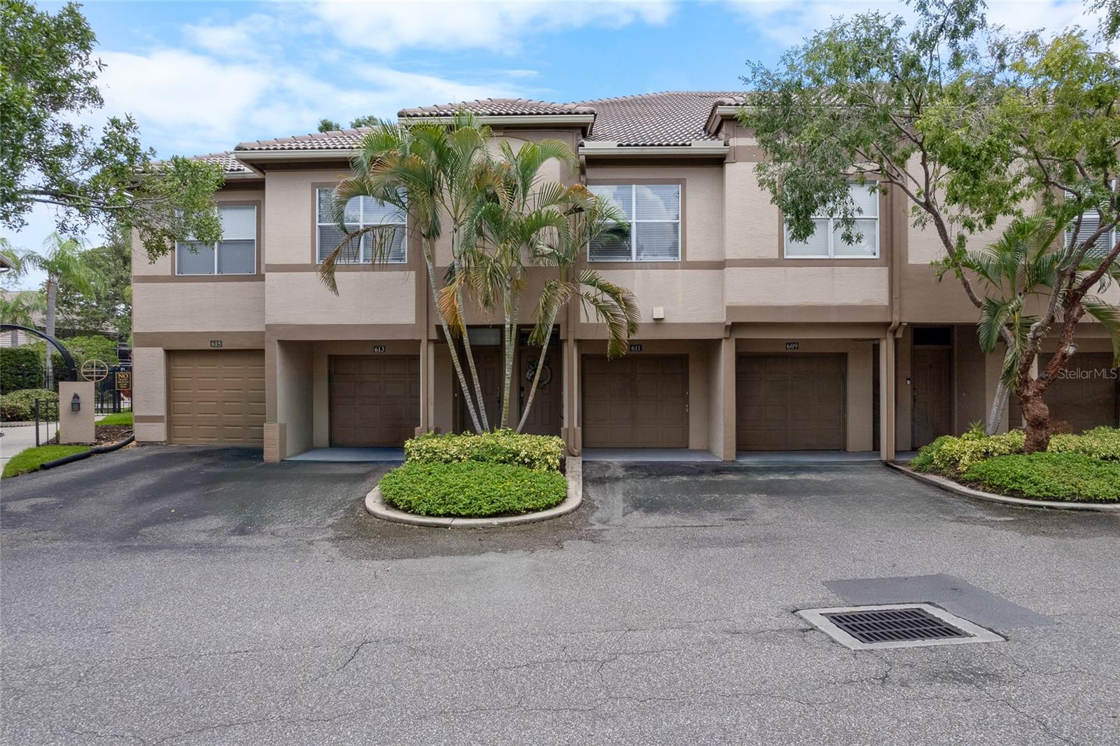 Experience Harbour Island living with this sensational floor plan featuring freshly painted interior, spacious bedrooms with large walk-in closets and NEW carpet. Soaring vautled ceilings create an open, airy atmosphere with natural light throughout. Step out onto your private balcony and enjoy stunning views of the sparkling pool below. The kitchen boasts granite countertops, an oversized breakfast bar, NEW dishwasher and stainless steel appliances. 1 car attached garage.
Island Walk offers resort-style amenities including swimming pool, spa, tennis courts, a fitness center, clubhouse, and playground. Enjoy peace of mind with 24/7 gated security. Located just steps from it all - Water Street, Sparkman Warf, the Riverwalk, Channel District, Convention Center, Amalie Arena, Downtown and Bayshore Blvd. Come see why Harbour Island is so popular!