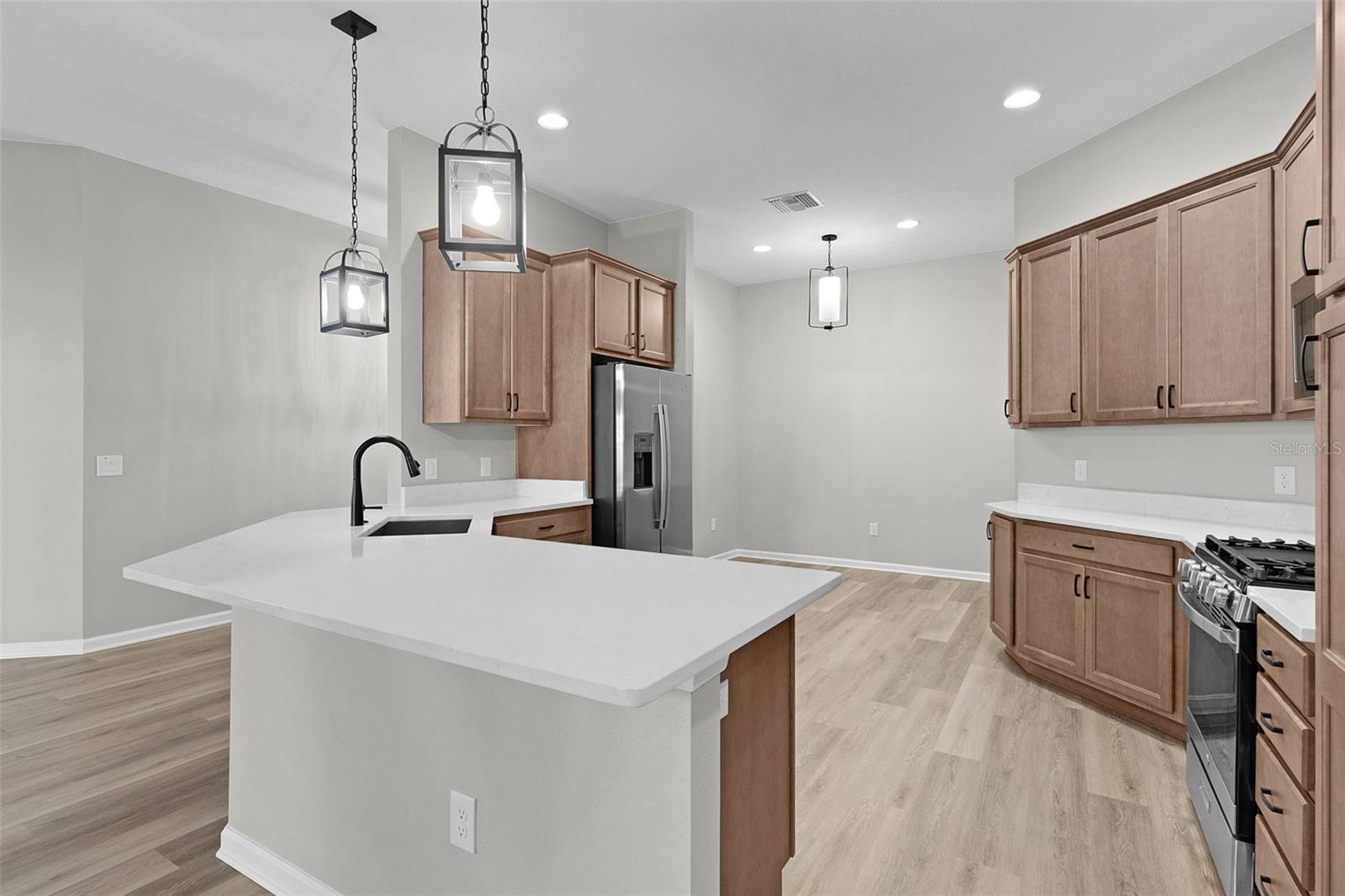 VILLAGES/WEST LAKE UN 66 - Residential