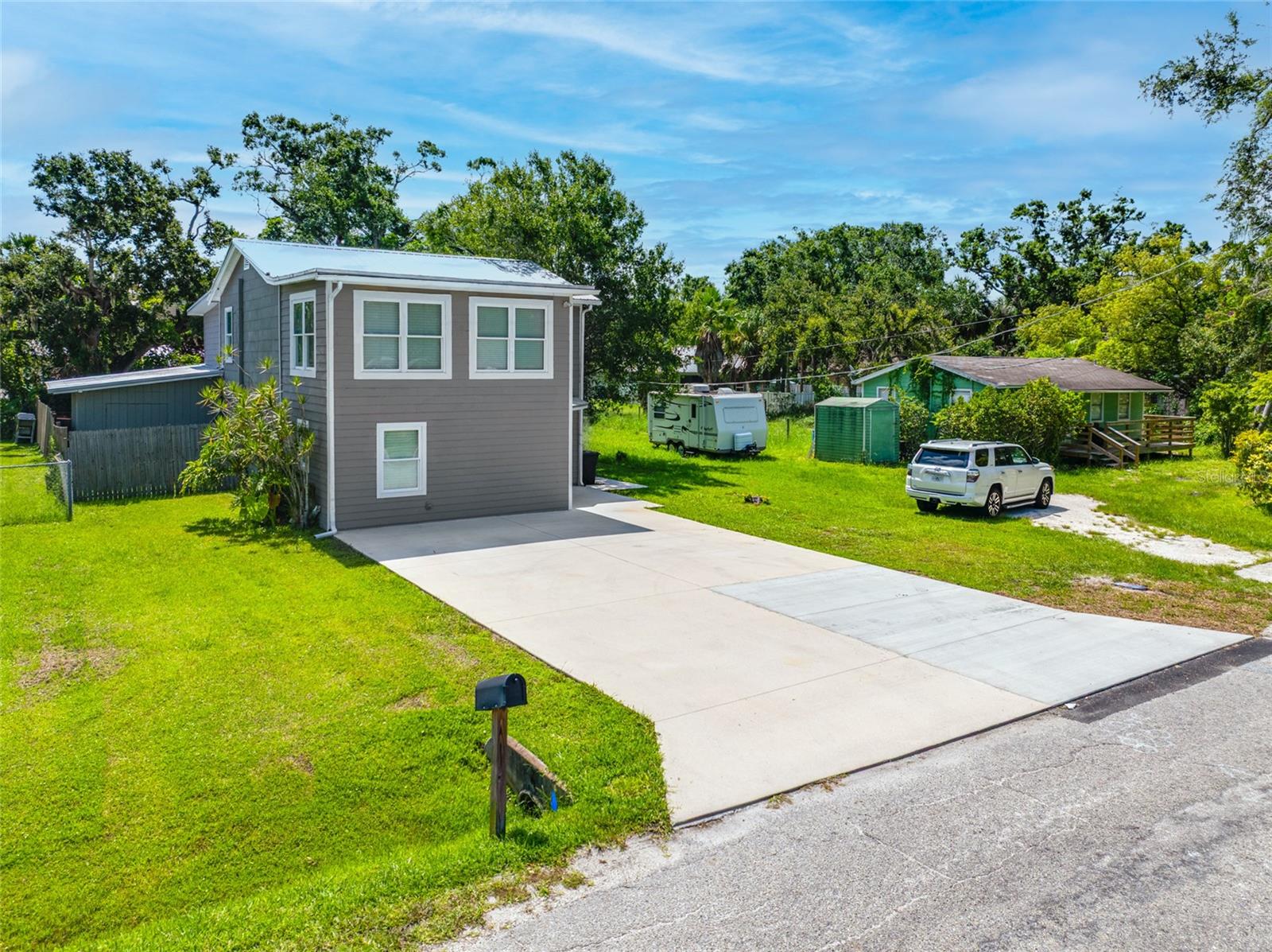820 MANATEE AVENUE